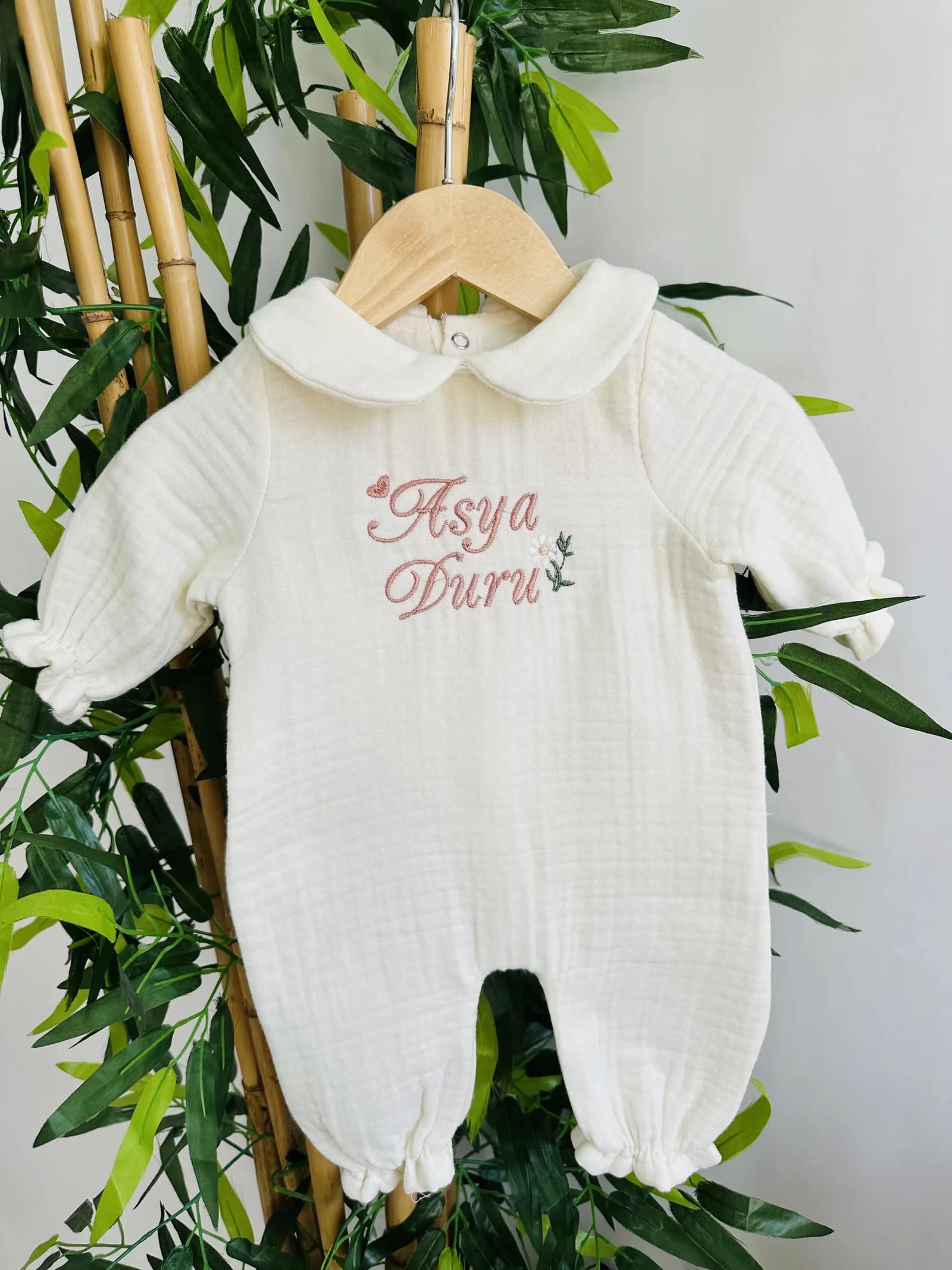 Organik müslin bebek tulum takımı papatya desenli isimli