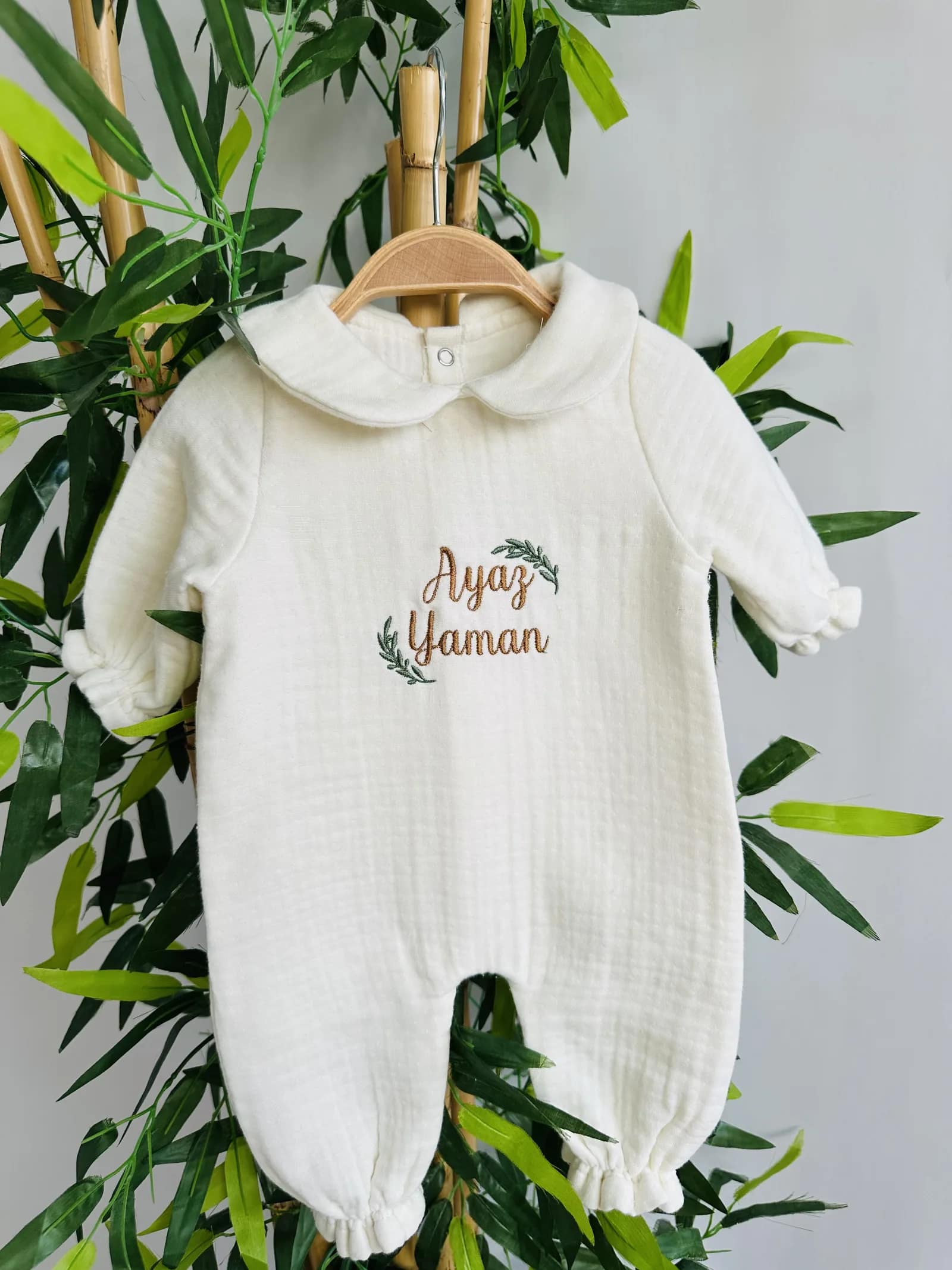 Organik müslin bebek tulum takımı yaprak desenli kahve nakışlı