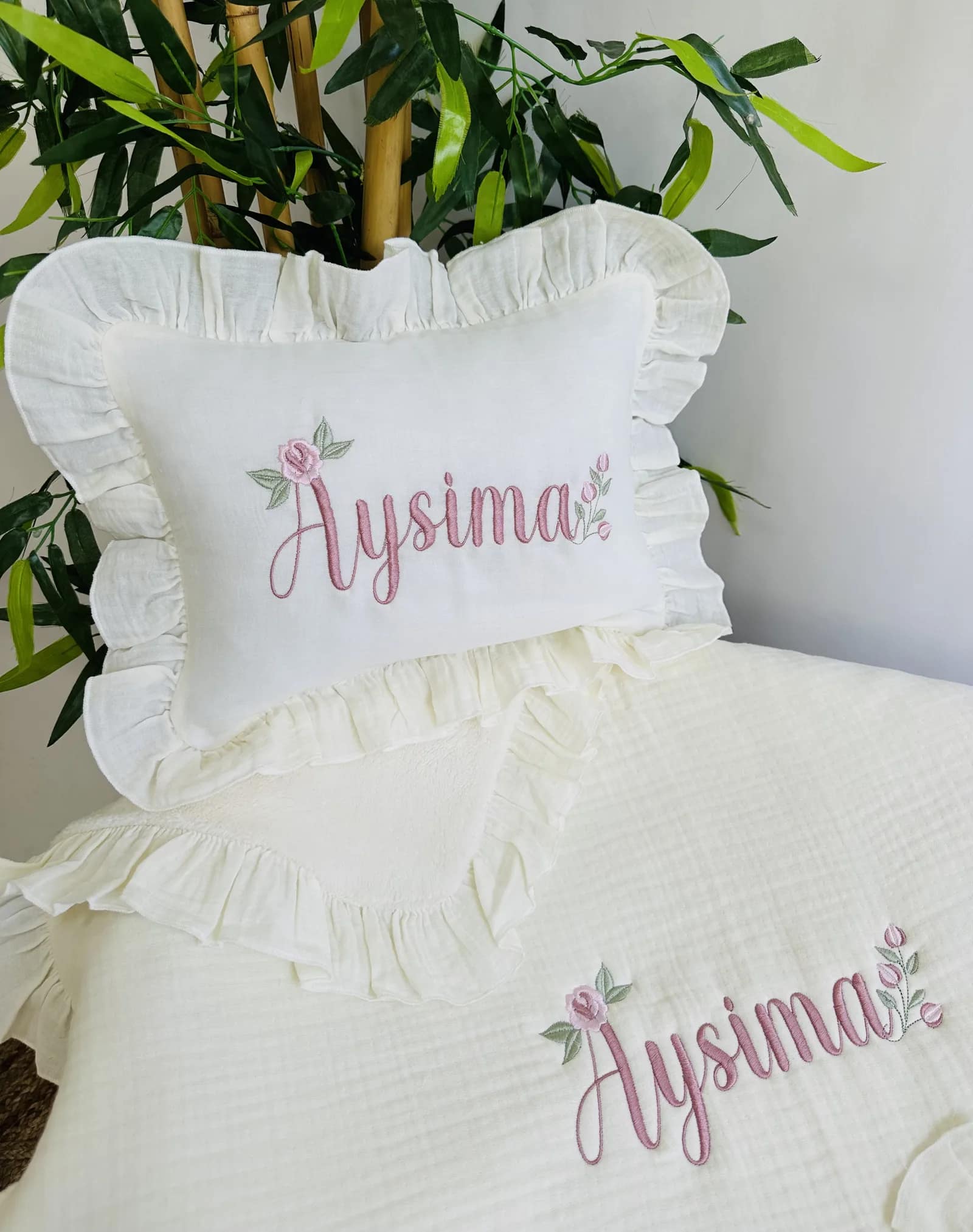 Organik müslin wellsoft battaniye ve yastık gül desenli isimli