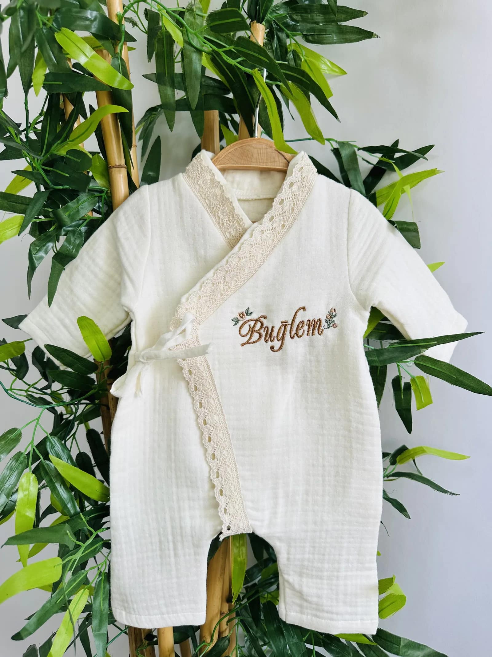 Organik Müslin Kruvaze Tulum – Dantelli Güllü Model