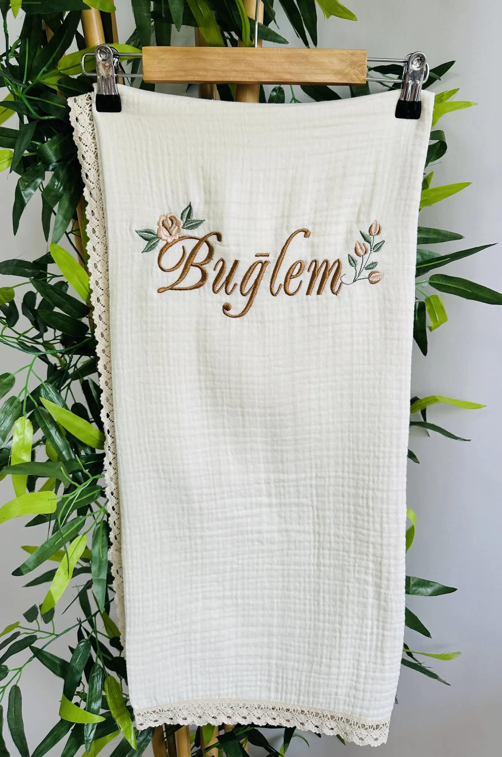 Organik Müslin Dantelli Battaniye – Gül Desenli İsimli