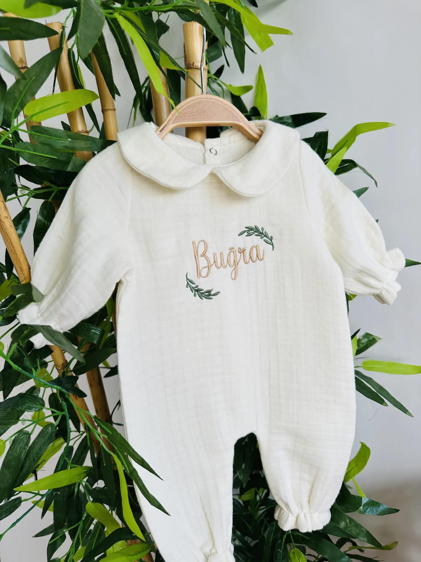 Organik müslin bebek tulum takımı zeytin yaprağı desenli isimli