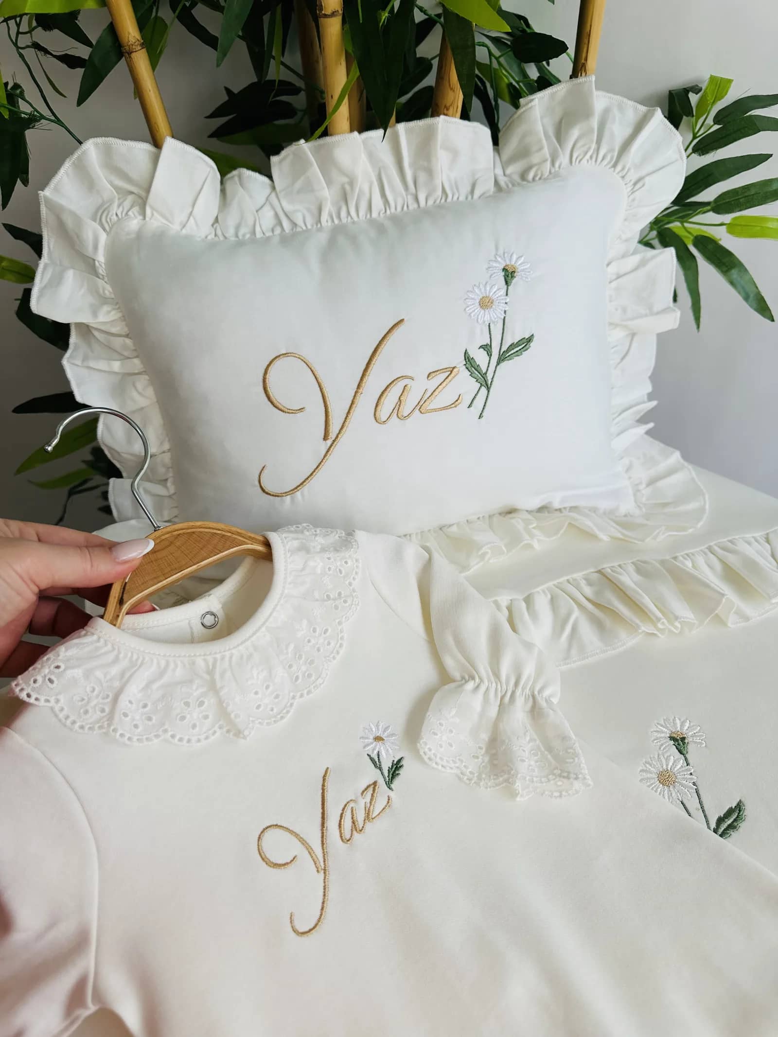 Organik Penye Tulum Yastık Seti – Papatya Dantelli