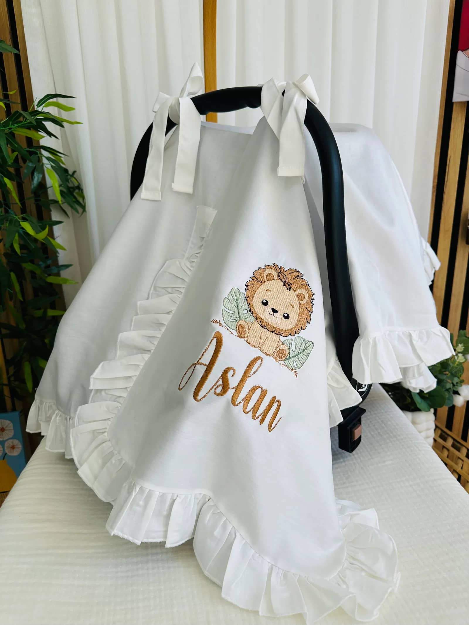 Aslan Nakışlı Fırfırlı Puset Örtüsü