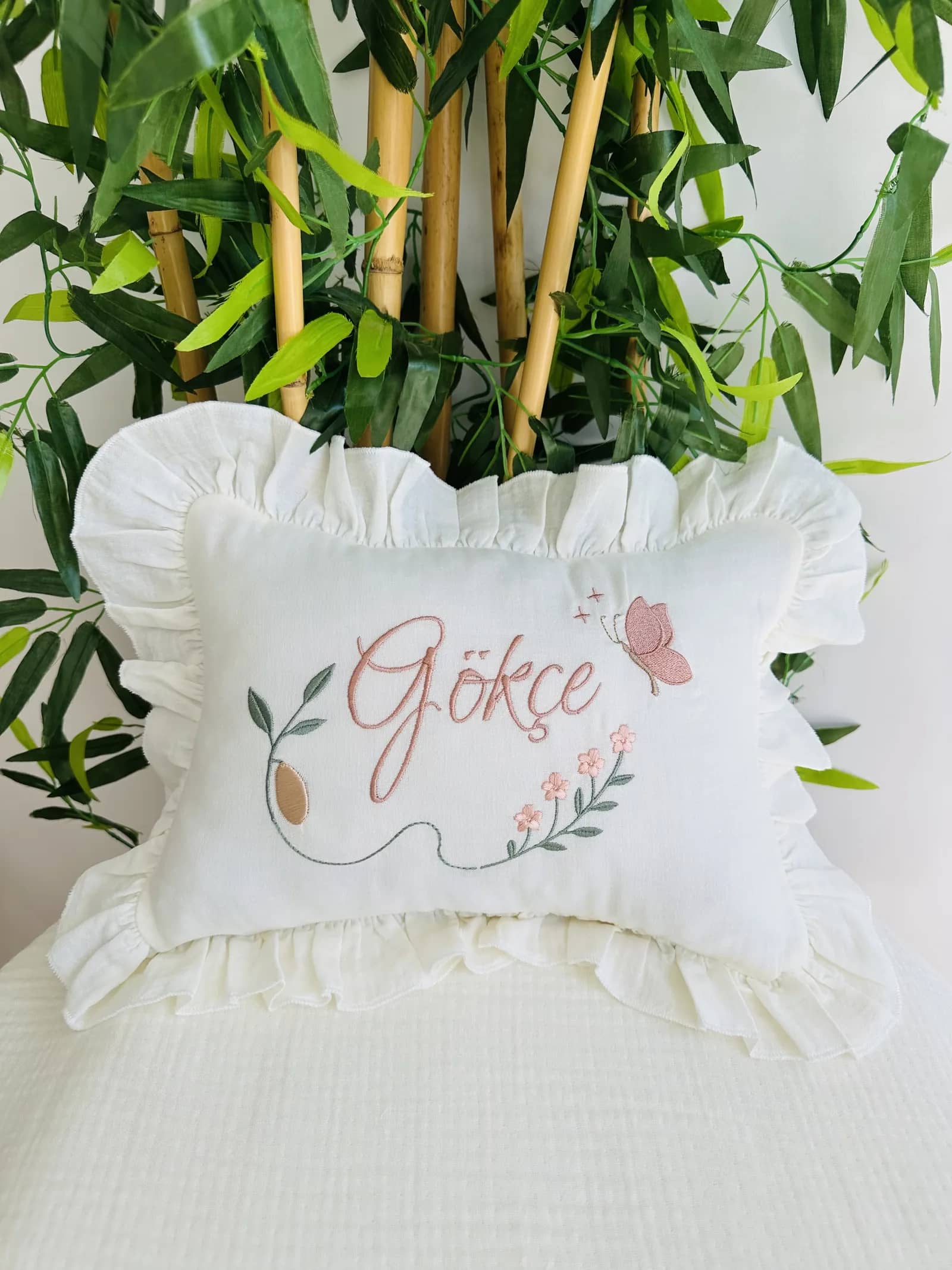 Bebek Takı Yastığı - Kelebek ve Çiçek Dalı Nakışlı