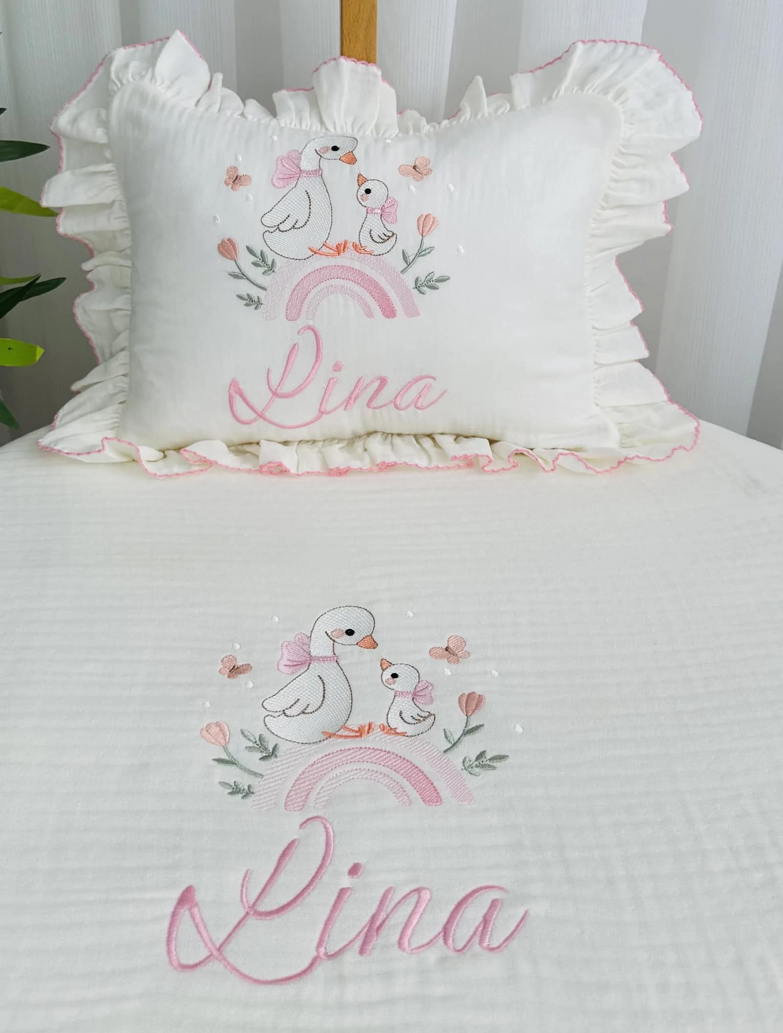 Müslin Bebek Hediye Seti - Anne Ördek ve Gökkuşağı Kroşetalı